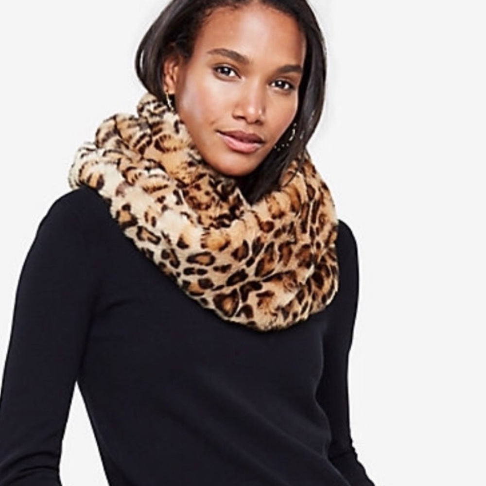 🎉HP🎉Ann Taylor Neck Warmer